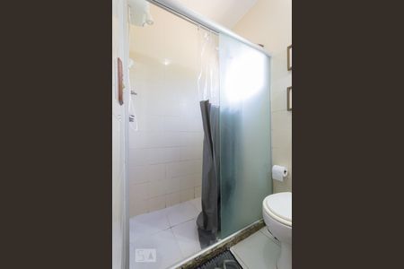 Casa à venda com 280m², 4 quartos e 6 vagas Casa à venda com 280m², 4 quartos e 6 vagasBanheiro Quarto 3 - Suíte (2º andar)