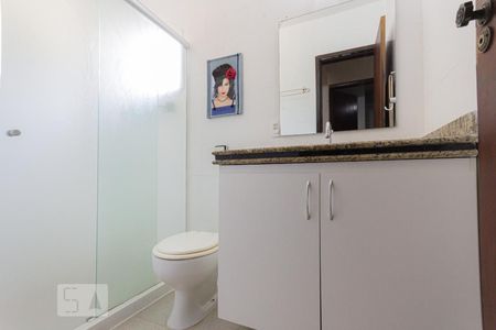 Casa à venda com 280m², 4 quartos e 6 vagas Casa à venda com 280m², 4 quartos e 6 vagasBanheiro Social