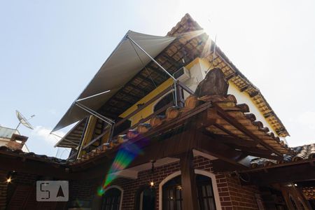 Casa à venda com 280m², 4 quartos e 6 vagas Casa à venda com 280m², 4 quartos e 6 vagasFachada - Fundos