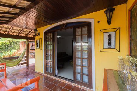 Casa à venda com 280m², 4 quartos e 6 vagas Casa à venda com 280m², 4 quartos e 6 vagasVaranda de Entrada (1º andar)