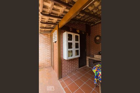 Casa à venda com 280m², 4 quartos e 6 vagas Casa à venda com 280m², 4 quartos e 6 vagasÁrea de Serviço - Fundos (1º andar)