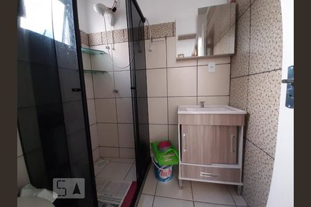 Banheiro de apartamento para alugar com 2 quartos, 43m² em Glória, Porto Alegre