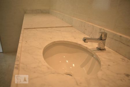 Casa à venda com 200m², 2 quartos e 2 vagas