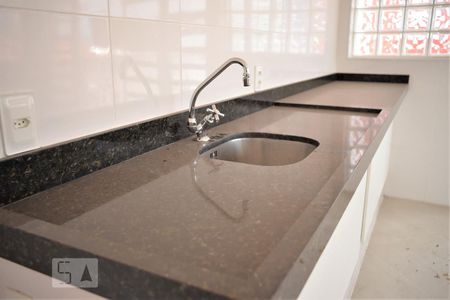 Casa à venda com 200m², 2 quartos e 2 vagas