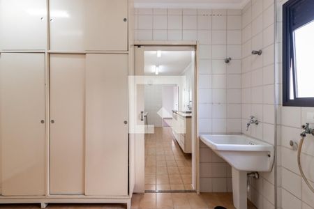 Apartamento à venda com 156m², 4 quartos e 2 vagas Apartamento à venda com 156m², 4 quartos e 2 vagasÁrea de Serviço