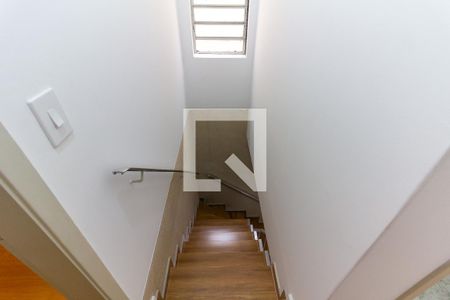 Casa para alugar com 80m², 3 quartos e 1 vaga Casa para alugar com 80m², 3 quartos e 1 vagaEscada