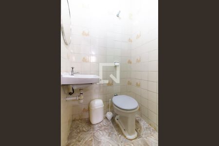 Casa para alugar com 80m², 3 quartos e 1 vaga Casa para alugar com 80m², 3 quartos e 1 vagaBanheiro externo