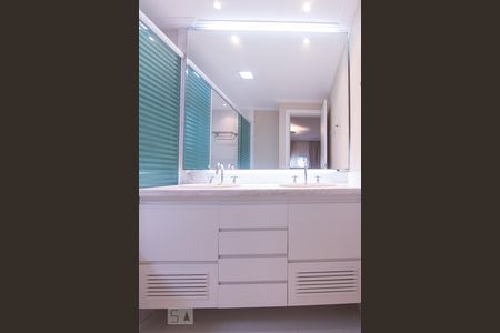 Apartamento para alugar com 150m², 3 quartos e 3 vagasBanheiro Suíte 1