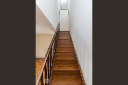 Escada de casa para alugar com 2 quartos, 80m² em Mooca, São Paulo