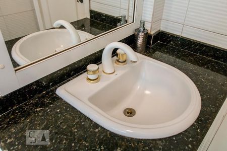 Apartamento para alugar com 74m², 2 quartos e 1 vaga Apartamento para alugar com 74m², 2 quartos e 1 vagaBanheiro