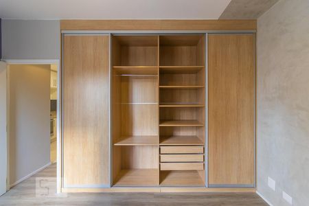 Apartamento para alugar com 60m², 1 quarto e 1 vagaQuarto da suíte - Armários