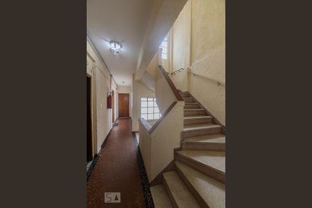 Escada de apartamento para alugar com 1 quarto, 54m² em Mooca, São Paulo