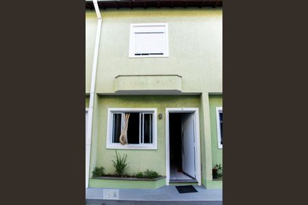 Casa para alugar com 65m², 2 quartos e 1 vaga Casa para alugar com 65m², 2 quartos e 1 vagaFachada