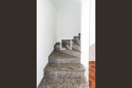 escada de casa para alugar com 2 quartos, 94m² em São Lucas, São Paulo