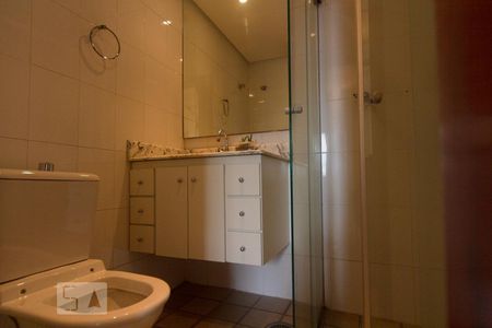 Banheiro  de apartamento para alugar com 3 quartos, 81m² em Vila Albano, São Paulo