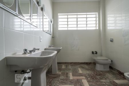 Casa para alugar com 250m², 3 quartos e 3 vagasBanheiro 1