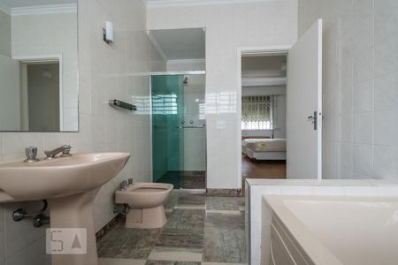 Casa para alugar com 250m², 3 quartos e 3 vagasBanheiro Suíte