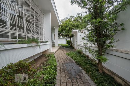 Casa para alugar com 250m², 3 quartos e 3 vagasCorredor Lateral Entrada