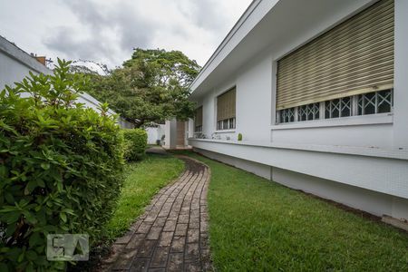 Casa para alugar com 250m², 3 quartos e 3 vagasCorredor Lateral Entrada