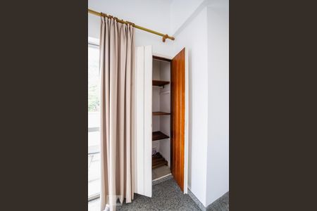 Sala / Quarto - Armário de apartamento para alugar com 1 quarto, 85m² em Tijuca, Rio de Janeiro