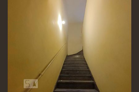 Casa para alugar com 100m², 2 quartos e sem vagaEntrada - Escada