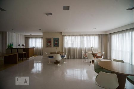 Apartamento para alugar com 70m², 2 quartos e 1 vagaÁrea comum - Salão de festas