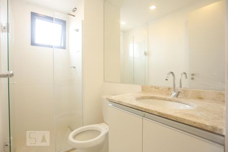 Banheiro de kitnet/studio para alugar com 1 quarto, 25m² em Centro, São Paulo