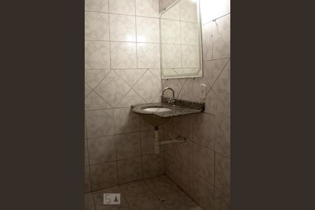 Banheiro  de apartamento para alugar com 2 quartos, 60m² em Guará Ii, Brasília