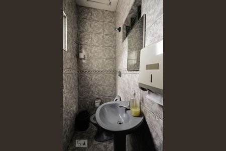 Casa à venda com 120m², 6 quartos e 2 vagasBanheiro 1