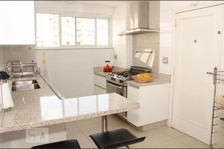 Cozinha de apartamento à venda com 4 quartos, 208m² em Higienópolis, São Paulo