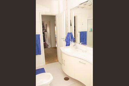 Apartamento à venda com 208m², 4 quartos e 2 vagas Apartamento à venda com 208m², 4 quartos e 2 vagasBanheiro Social