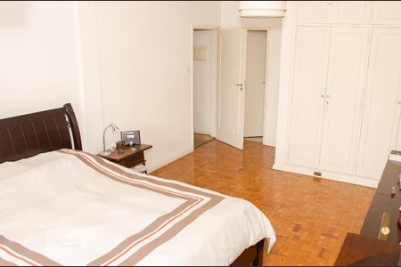 Apartamento à venda com 208m², 4 quartos e 2 vagas Apartamento à venda com 208m², 4 quartos e 2 vagasQuarto 1