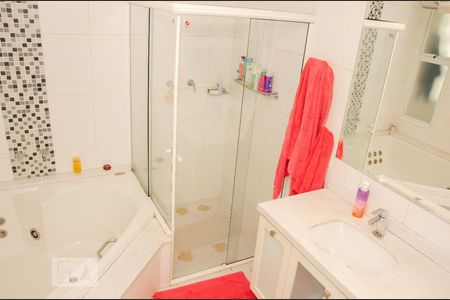 Quarto 1 - Banheiro de apartamento à venda com 4 quartos, 208m² em Higienópolis, São Paulo