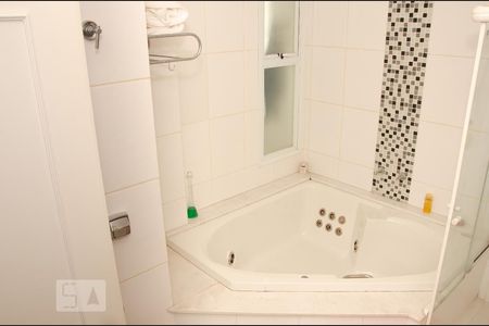 Apartamento à venda com 208m², 4 quartos e 2 vagas Apartamento à venda com 208m², 4 quartos e 2 vagasQuarto 1 - Banheiro