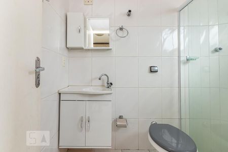 Banheiro suíte 1 de casa de condomínio para alugar com 3 quartos, 80m² em Vila Nova Savoia, São Paulo