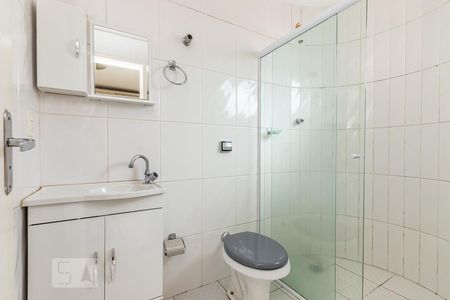 Banheiro suíte 1 de casa de condomínio para alugar com 3 quartos, 80m² em Vila Nova Savoia, São Paulo