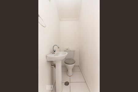 Lavabo  de casa de condomínio para alugar com 3 quartos, 80m² em Vila Nova Savoia, São Paulo