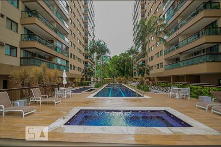 Apartamento à venda com 68m², 2 quartos e 1 vagaÁrea comum - Piscina