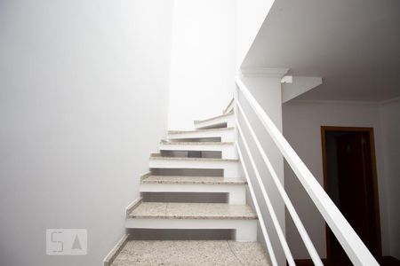 Casa à venda com 270m², 5 quartos e 4 vagasEscada