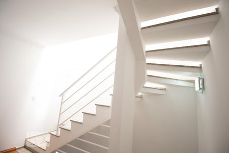 Casa à venda com 270m², 5 quartos e 4 vagasEscada