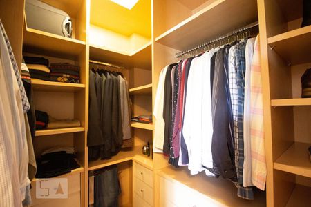 Casa à venda com 270m², 5 quartos e 4 vagasCloset 