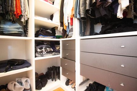 Casa à venda com 270m², 5 quartos e 4 vagasCloset