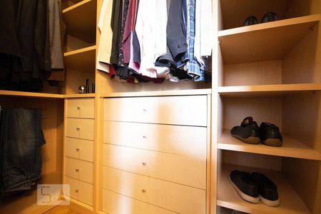 Casa à venda com 270m², 5 quartos e 4 vagasCloset 