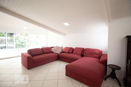 Casa à venda com 270m², 5 quartos e 4 vagasSalão de Festas