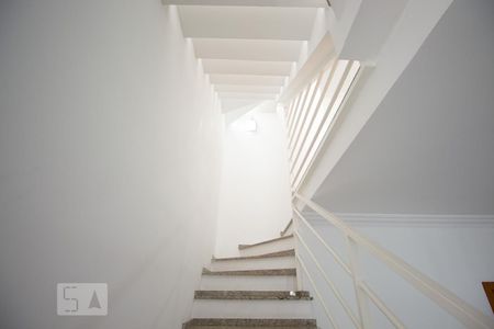 Casa à venda com 270m², 5 quartos e 4 vagasEscada