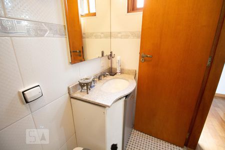 Casa à venda com 270m², 5 quartos e 4 vagasBanheiro 2