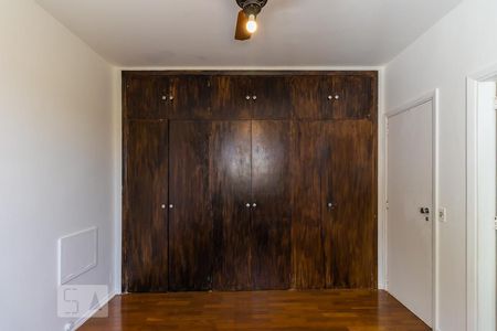 Casa à venda com 237m², 4 quartos e 3 vagas Casa à venda com 237m², 4 quartos e 3 vagasQuarto da suíte - Armários