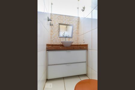 Casa à venda com 237m², 4 quartos e 3 vagas Casa à venda com 237m², 4 quartos e 3 vagasBanheiro social