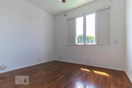 Casa à venda com 237m², 4 quartos e 3 vagas Casa à venda com 237m², 4 quartos e 3 vagasQuarto 2