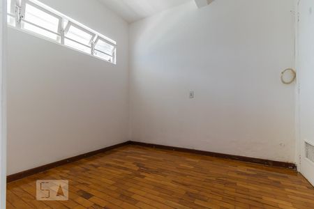 Casa à venda com 237m², 4 quartos e 3 vagas Casa à venda com 237m², 4 quartos e 3 vagasQuarto de serviço